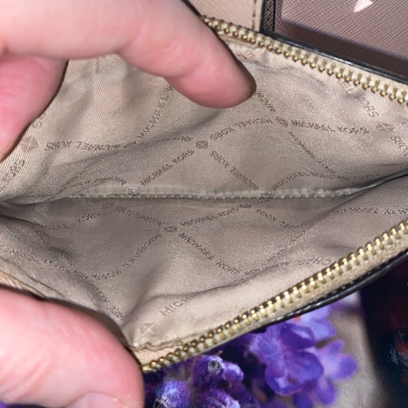 Michael Kors Jet Set Wristlet - Picture 10 of 13